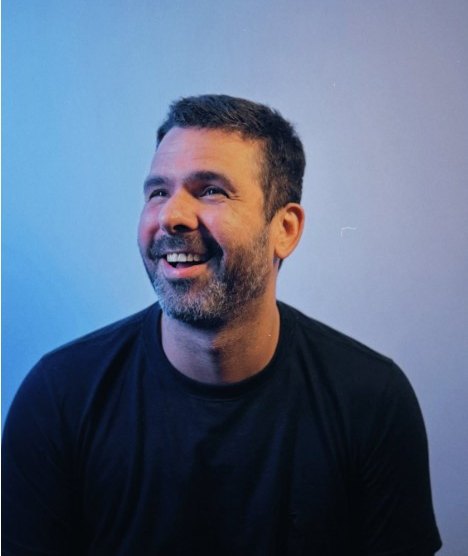 Retrato do proprietário da L&M Barbearia